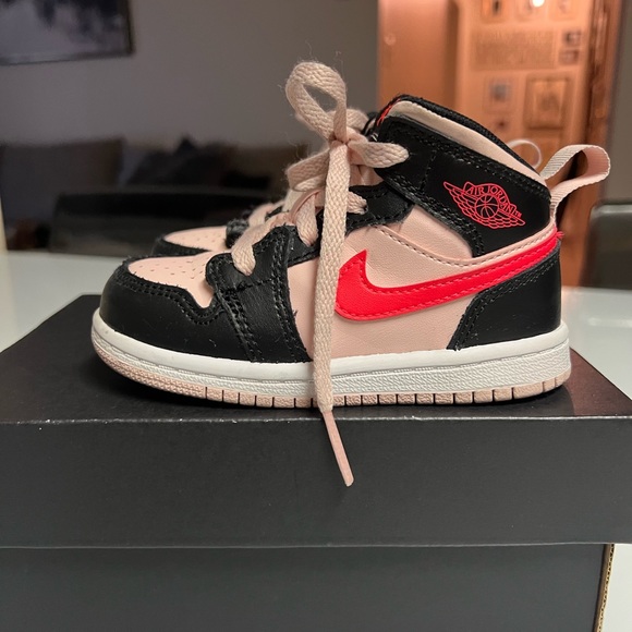 JORDAN - 1 MID 7C TODDLER ATMOSPHERE INFRARED 23 BLACK - Picture 5 of 9